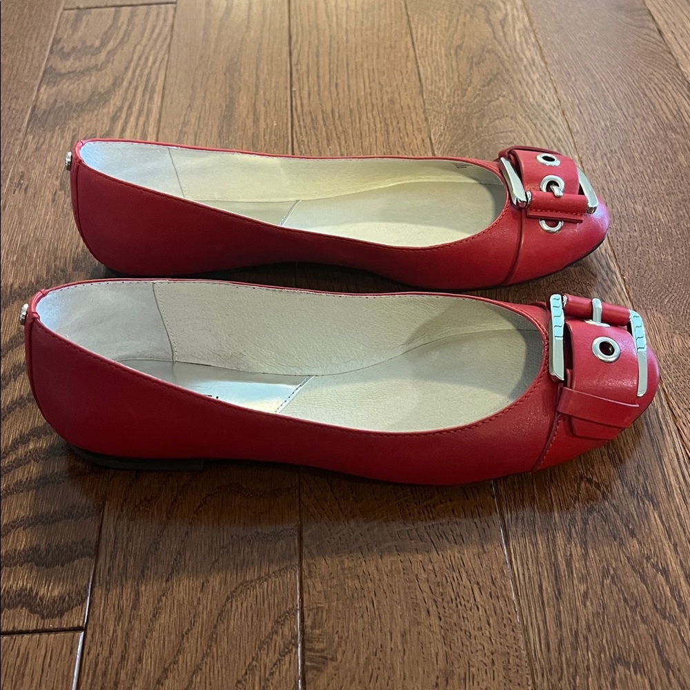 MICHAEL Michael Kors Chili Calder Ballet Flats with Silver Buckles, size 8.5 - Picture 2 of 8